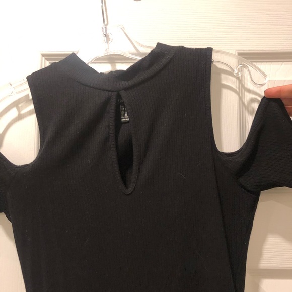 🌸BOGO🌸 Open shoulder bodysuit with opening on chest - Picture 2 of 6